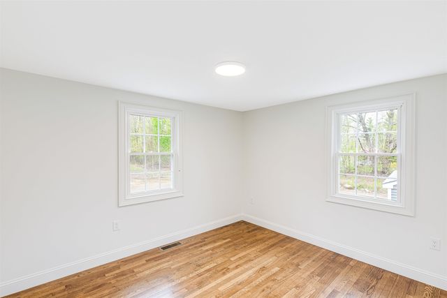 11 Merrimac Road, Newton, NH 03858