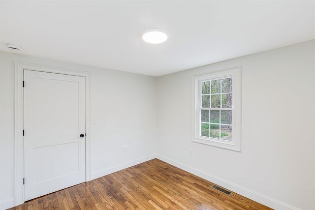 11 Merrimac Road, Newton, NH 03858