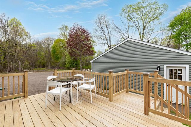 11 Merrimac Road, Newton, NH 03858