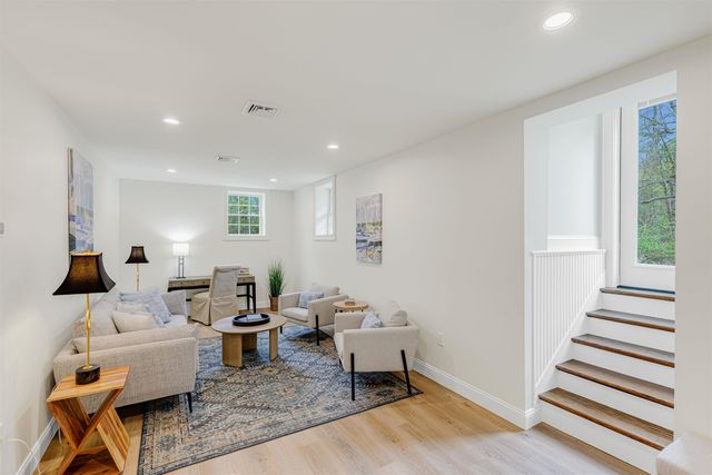 11 Merrimac Road, Newton, NH 03858