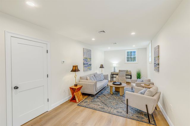 11 Merrimac Road, Newton, NH 03858