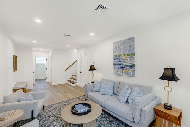 11 Merrimac Road, Newton, NH 03858