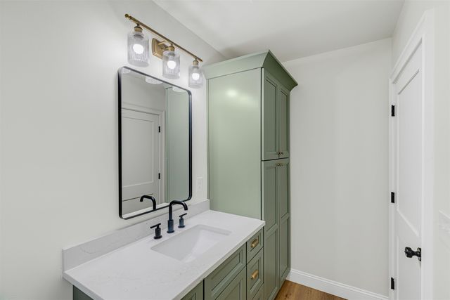 11 Merrimac Road, Newton, NH 03858