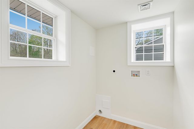 11 Merrimac Road, Newton, NH 03858