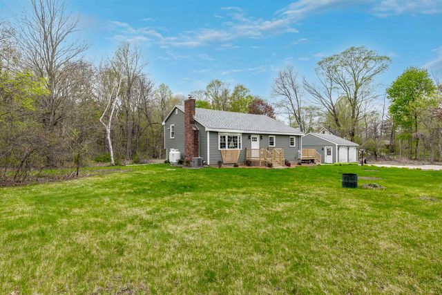 11 Merrimac Road, Newton, NH 03858