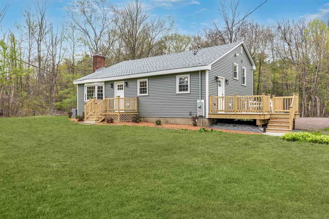 11 Merrimac Road, Newton, NH 03858