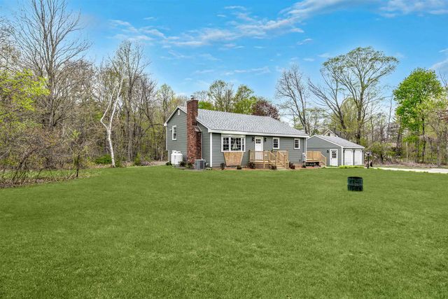 11 Merrimac Road, Newton, NH 03858