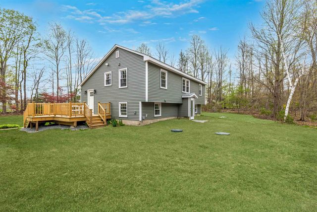 11 Merrimac Road, Newton, NH 03858