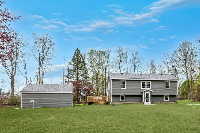 11 Merrimac Road, Newton, NH 03858