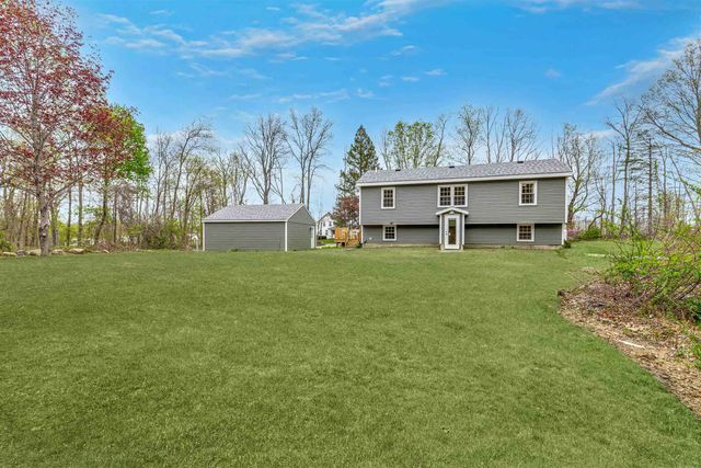11 Merrimac Road, Newton, NH 03858