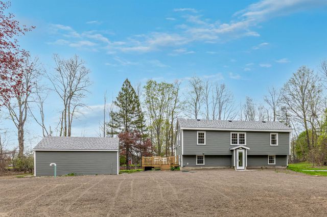 11 Merrimac Road, Newton, NH 03858