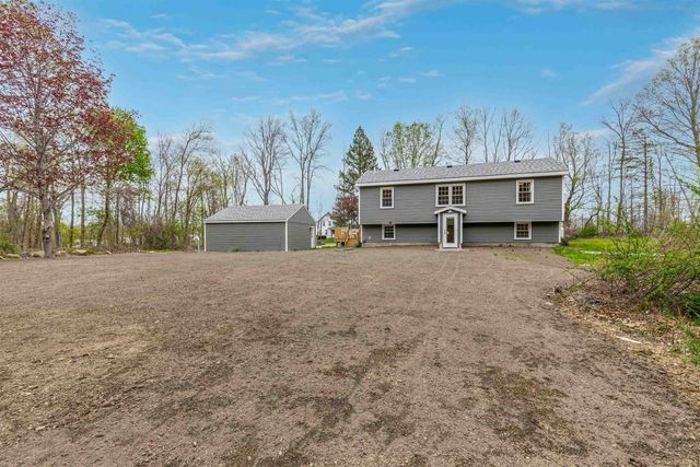 11 Merrimac Road, Newton, NH 03858