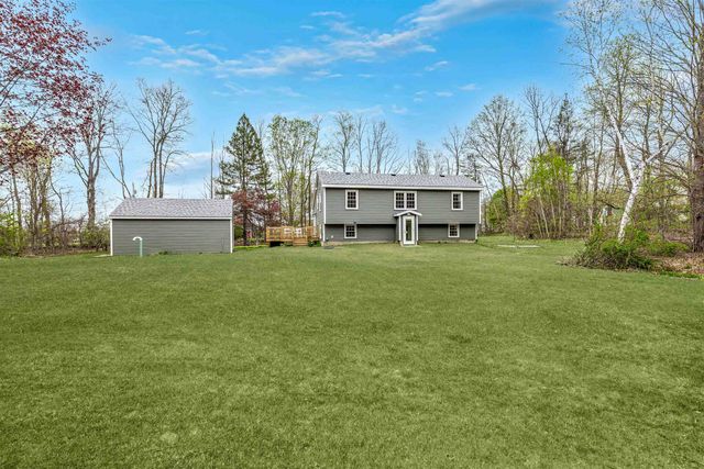 11 Merrimac Road, Newton, NH 03858
