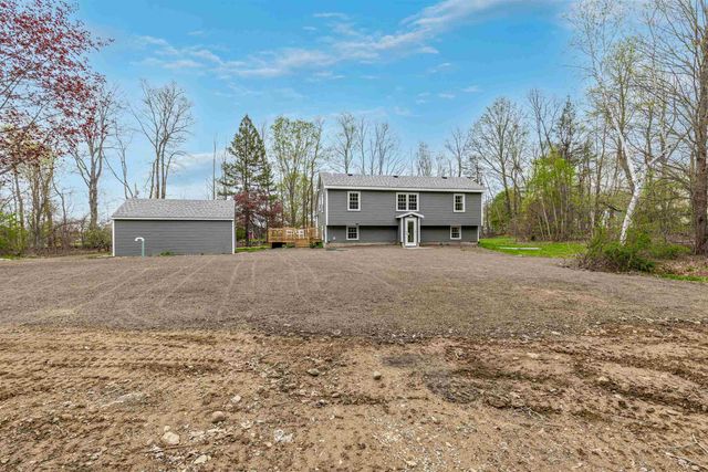 11 Merrimac Road, Newton, NH 03858