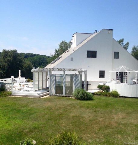 22 Waters Edge Lane, Mount Sinai, NY 11766
