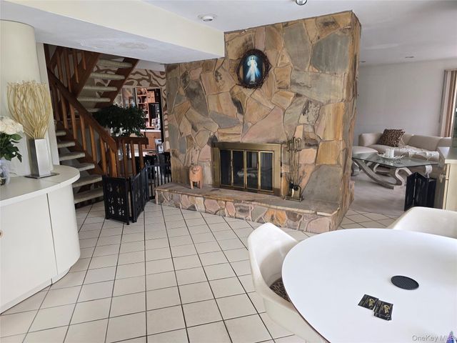 22 Waters Edge Lane, Mount Sinai, NY 11766