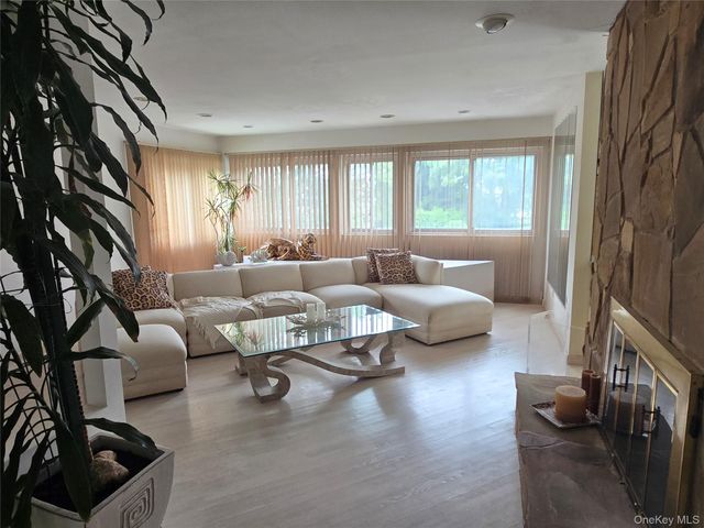 22 Waters Edge Lane, Mount Sinai, NY 11766
