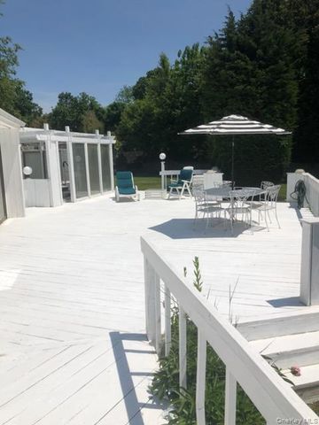 22 Waters Edge Lane, Mount Sinai, NY 11766