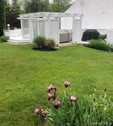 22 Waters Edge Lane, Mount Sinai, NY 11766