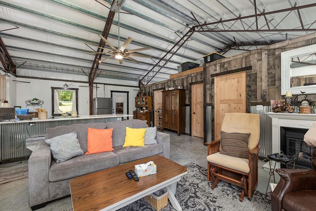 10335 SE Hwy J, Collins, MO 64738