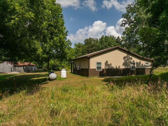 10335 SE Hwy J, Collins, MO 64738