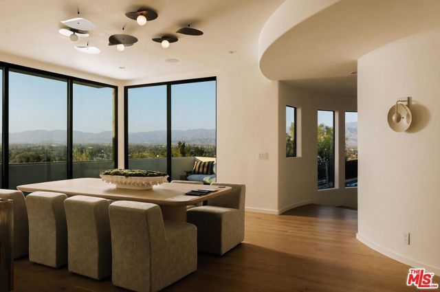 3858 Buena Park Drive, Studio City (los Angeles), CA 91604