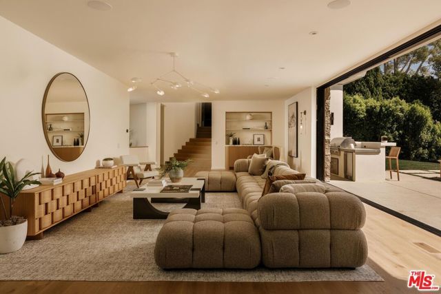3858 Buena Park Drive, Studio City (los Angeles), CA 91604