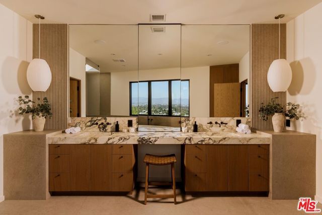 3858 Buena Park Drive, Studio City (los Angeles), CA 91604