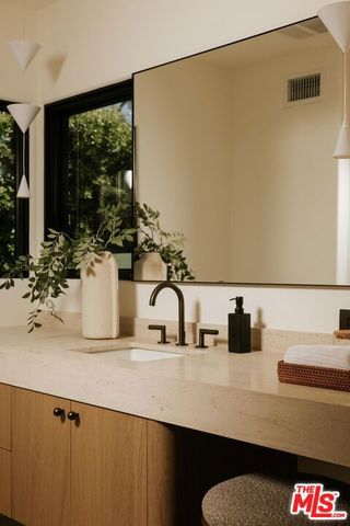3858 Buena Park Drive, Studio City (los Angeles), CA 91604