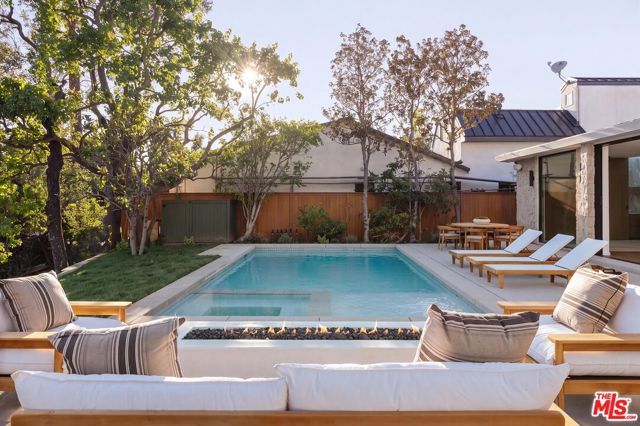 3858 Buena Park Drive, Studio City (los Angeles), CA 91604