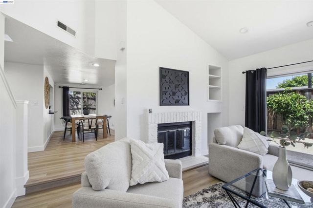 6010 Peppertree Ct, Newark, CA 94560