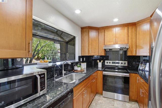 6010 Peppertree Ct, Newark, CA 94560