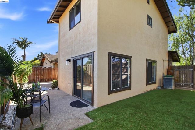 6010 Peppertree Ct, Newark, CA 94560