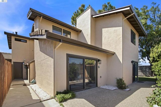 6010 Peppertree Ct, Newark, CA 94560