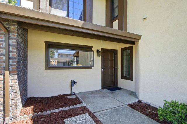 6010 Peppertree Ct, Newark, CA 94560