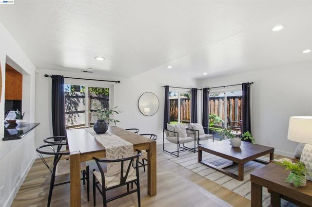 6010 Peppertree Ct, Newark, CA 94560