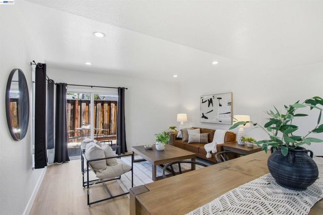 6010 Peppertree Ct, Newark, CA 94560