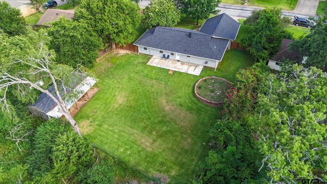 202 Robinwood Dr, Whitehouse, TX 75791