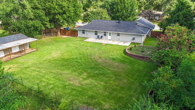 202 Robinwood Dr, Whitehouse, TX 75791