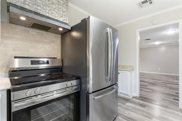 2921 Travis Street, Westlake, LA 70669