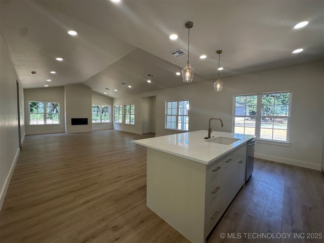 12195 Longboard Loop, Kingston, OK 73439