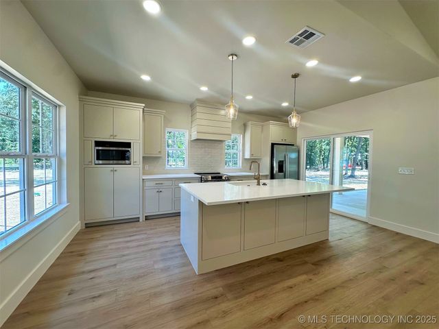 12195 Longboard Loop, Kingston, OK 73439