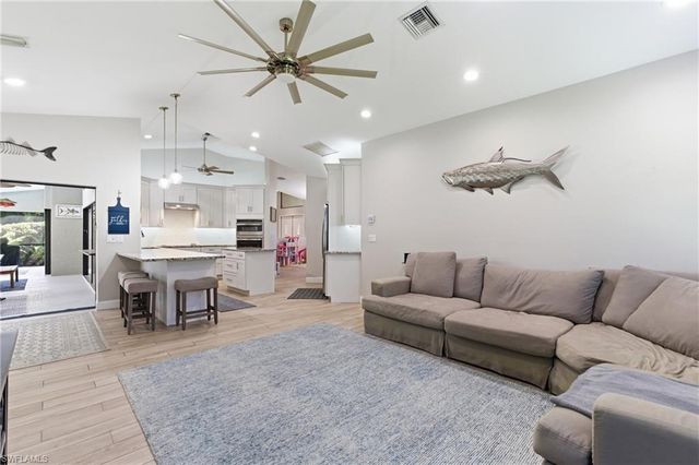 6651 Willow Lake CIR, Fort Myers, FL 33966