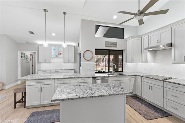 6651 Willow Lake CIR, Fort Myers, FL 33966