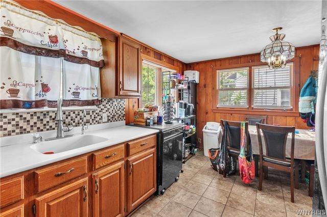 1852 Parker Blvd, Tonawanda, NY 14150