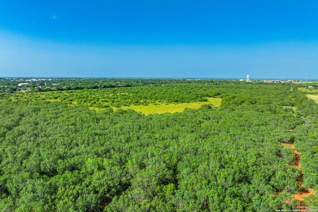 3911 County Road 1000, Pearsall, TX 78061