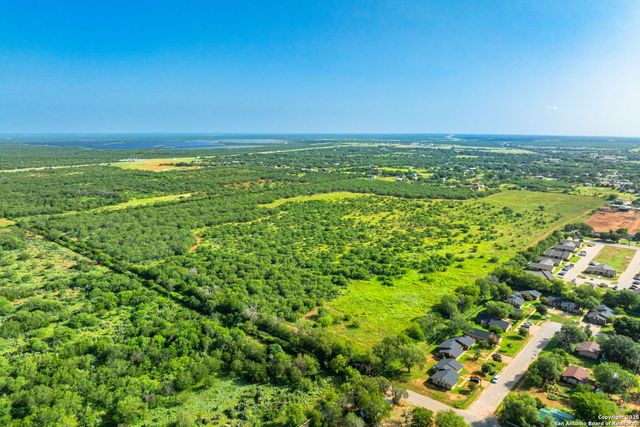 3911 County Road 1000, Pearsall, TX 78061