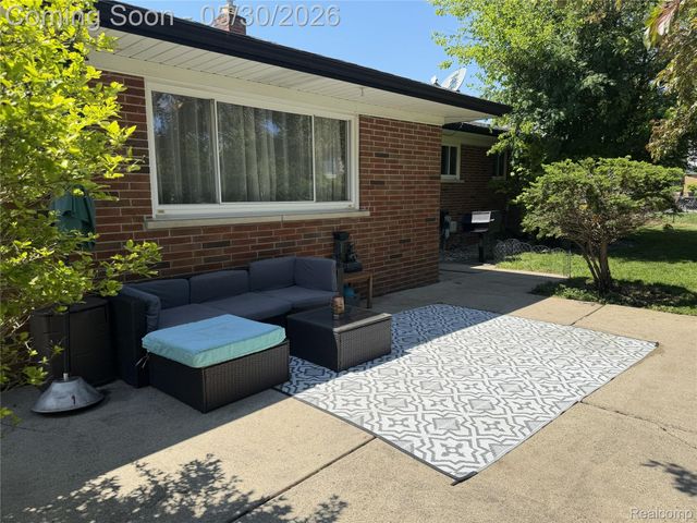 39540 Aynesley Street, Clinton Charter Township, MI 48038