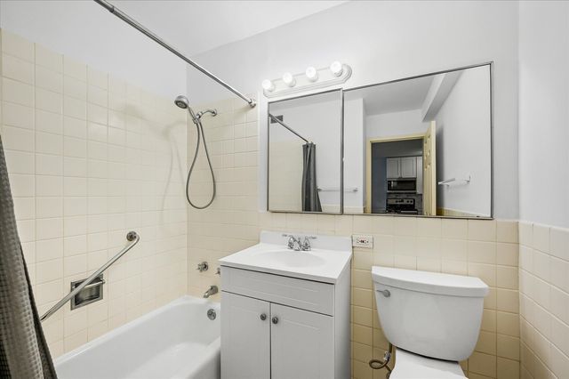 4250 N Marine Drive 1523, Chicago, IL 60613
