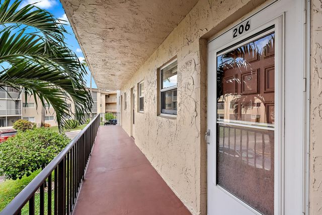 701 Lori Drive 206, Palm Springs, FL 33461